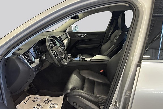 Volvo XC60 8 of 14