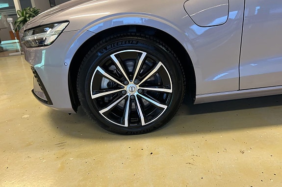 Volvo V60 13 of 24