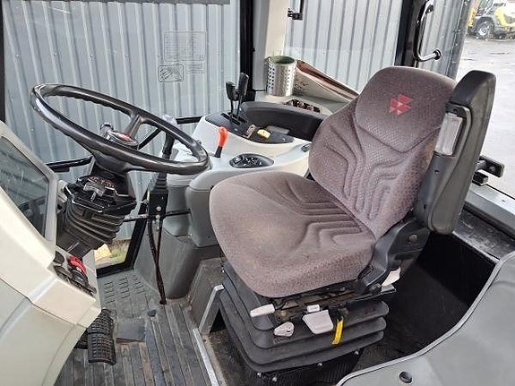 Massey Ferguson 5445 MF 945 5 of 6