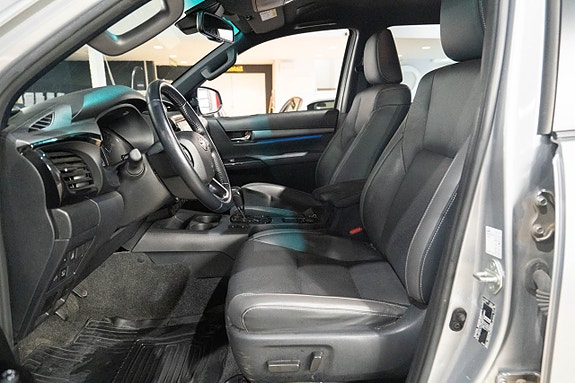 Toyota HiLux 17 of 25