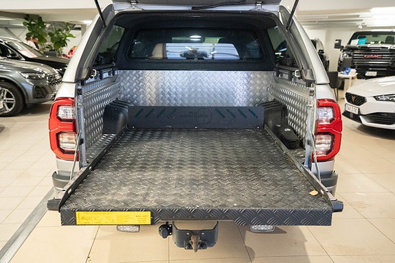 Toyota HiLux 9 of 25