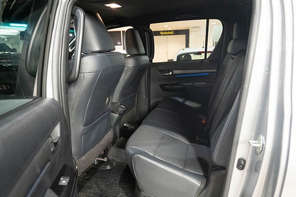 Toyota HiLux 16 of 25