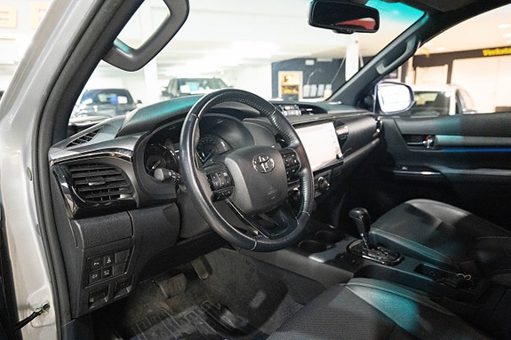 Toyota HiLux 13 of 25