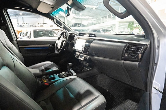 Toyota HiLux 15 of 25