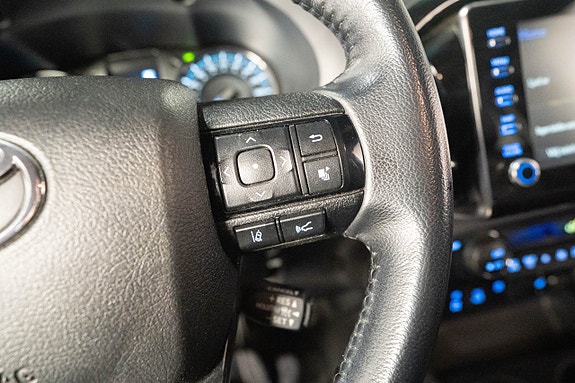 Toyota HiLux 24 of 25