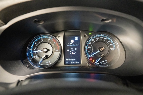 Toyota HiLux 22 of 25