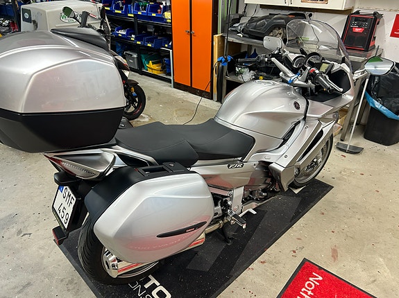 Yamaha FJR1300 2 of 7