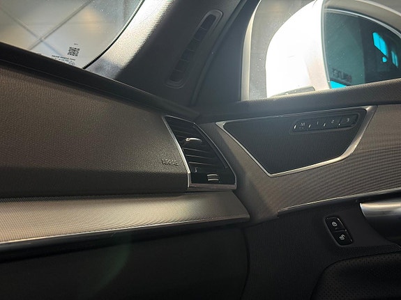 Volvo XC90 14 of 23