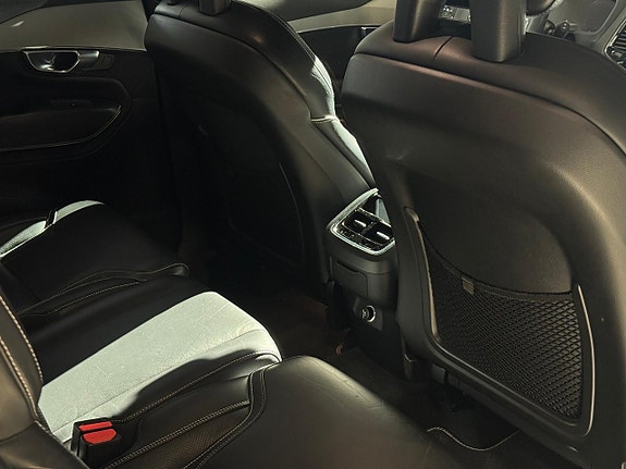 Volvo XC90 11 of 23