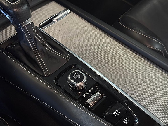 Volvo XC90 16 of 23