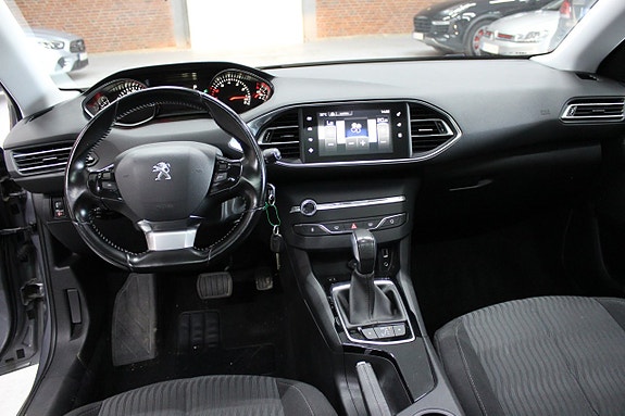 Peugeot 308 13 of 19