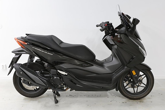 Honda Forza 350 2 of 8