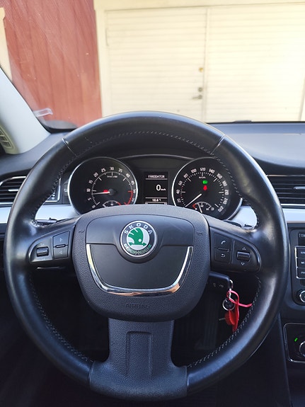 Skoda Superb 14 of 27