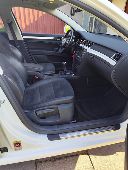 Skoda Superb 9 of 27