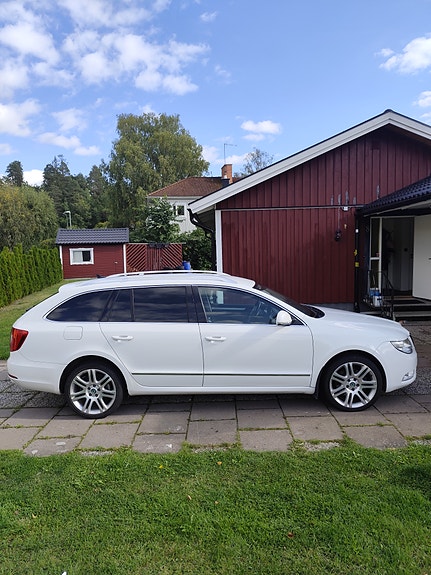 Skoda Superb 2 of 27