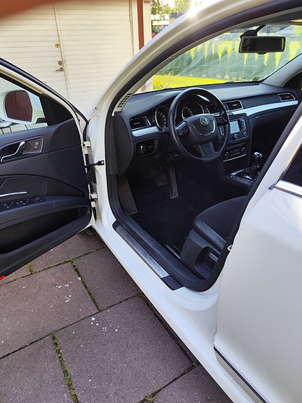 Skoda Superb 6 of 27