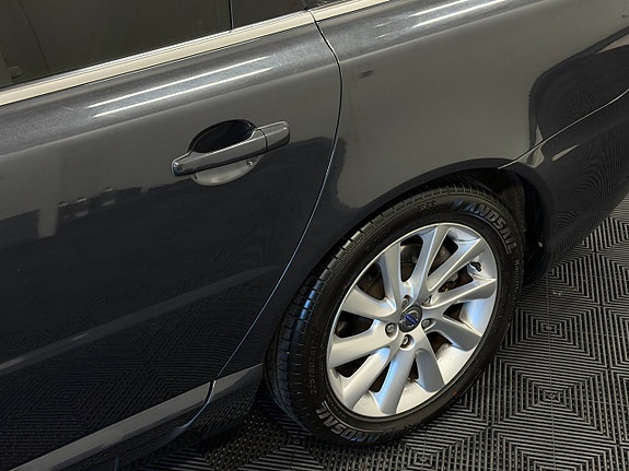 Volvo V70 10 of 30