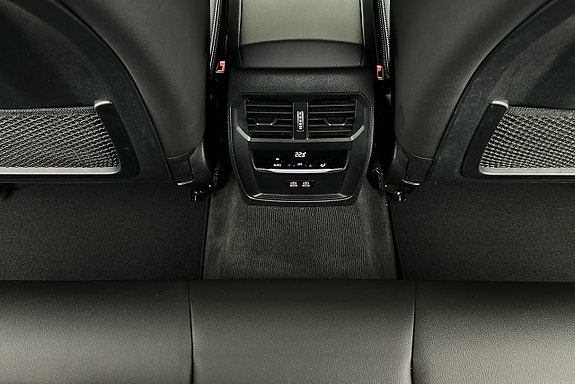 BMW 330e 18 of 24
