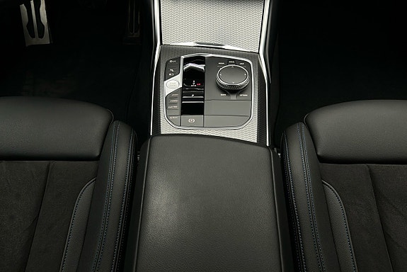 BMW 330e 9 of 24