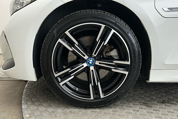 BMW 330e 12 of 24