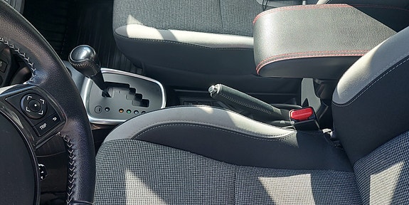 Toyota Yaris 3 of 6