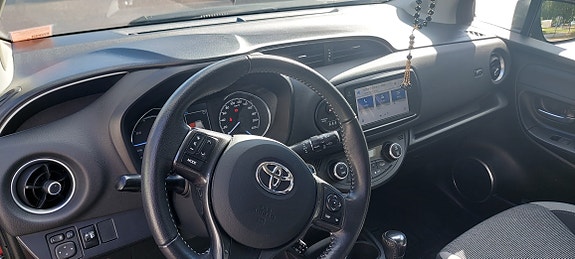 Toyota Yaris 5 of 6