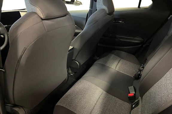 Toyota C-HR 13 of 21