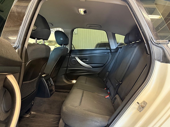 BMW 320d 12 of 14