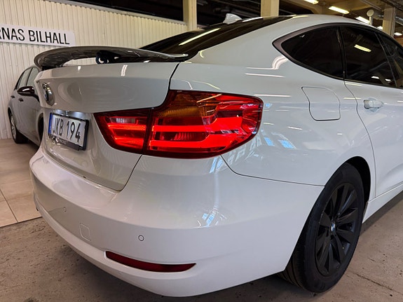 BMW 320d 2 of 14