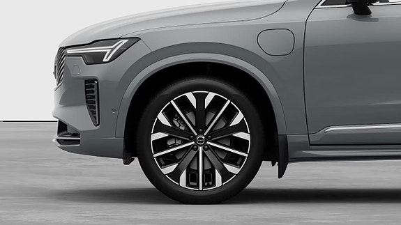 Volvo XC90 16 of 19