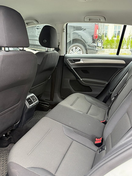 Volkswagen Golf VII 4 of 7