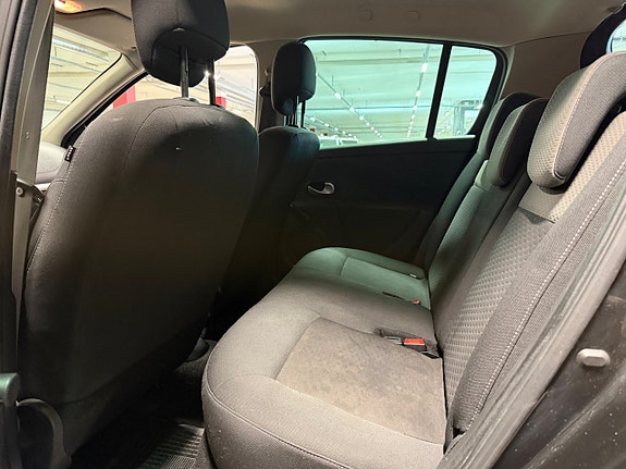 Renault Clio 10 of 16