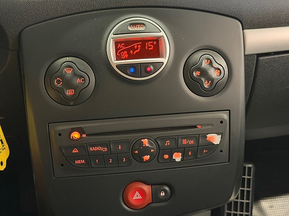 Renault Clio 15 of 16