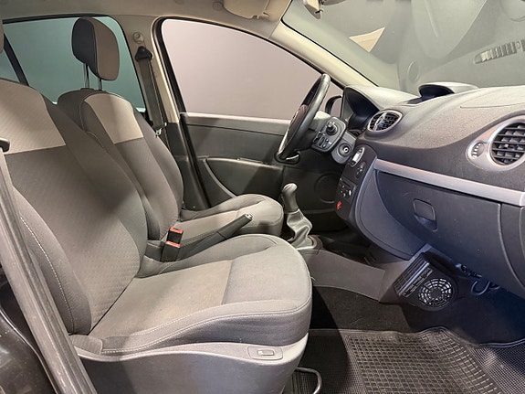 Renault Clio 9 of 16