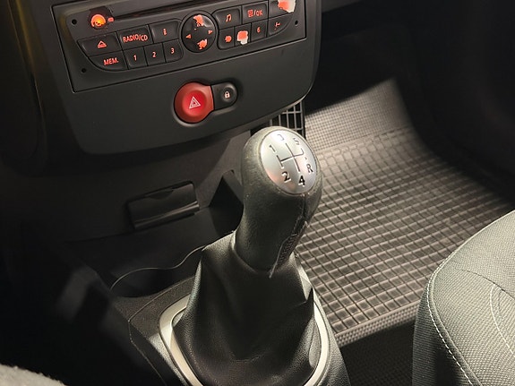 Renault Clio 16 of 16