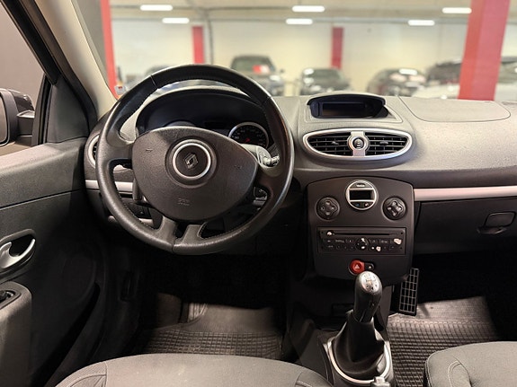 Renault Clio 12 of 16