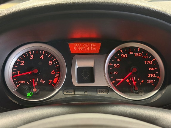 Renault Clio 13 of 16
