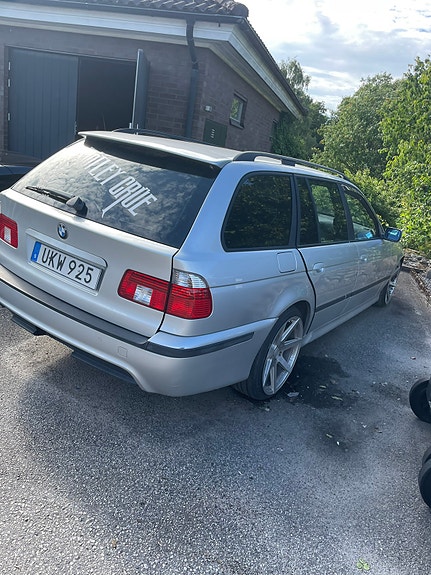 BMW 525i 2 of 10