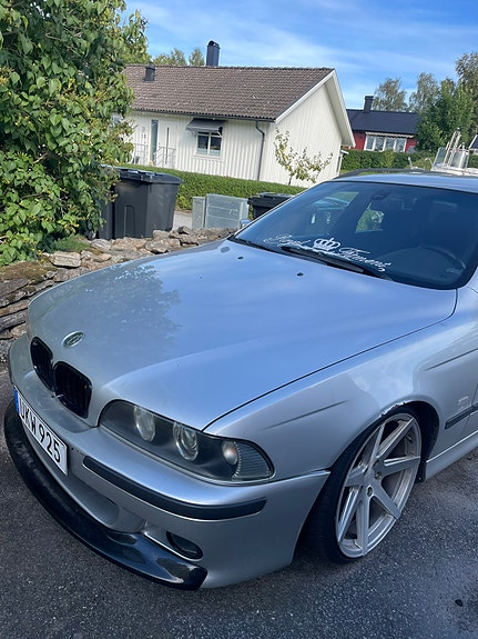 BMW 525i 3 of 10