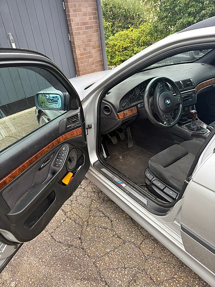 BMW 525i 4 of 10