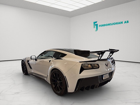 Chevrolet Corvette 3 of 18