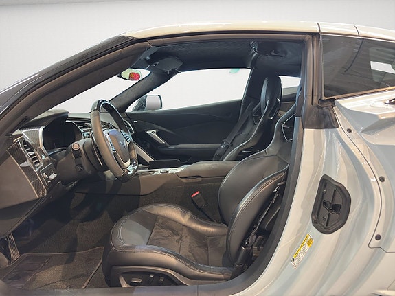 Chevrolet Corvette 8 of 18
