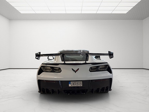 Chevrolet Corvette 4 of 18