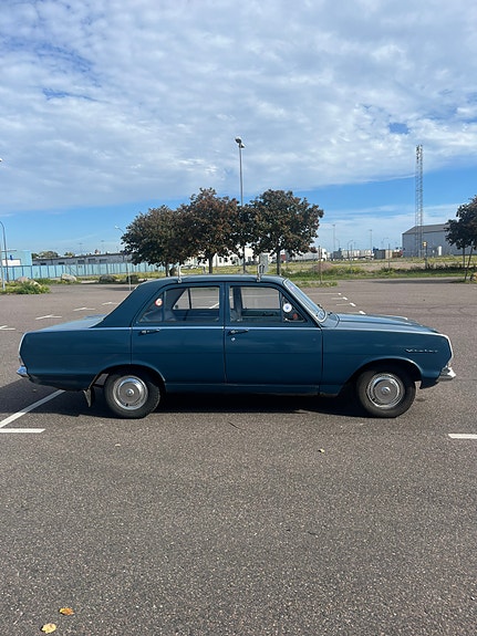 Vauxhall Victor 2 of 7