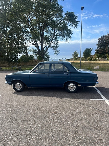 Vauxhall Victor 3 of 7