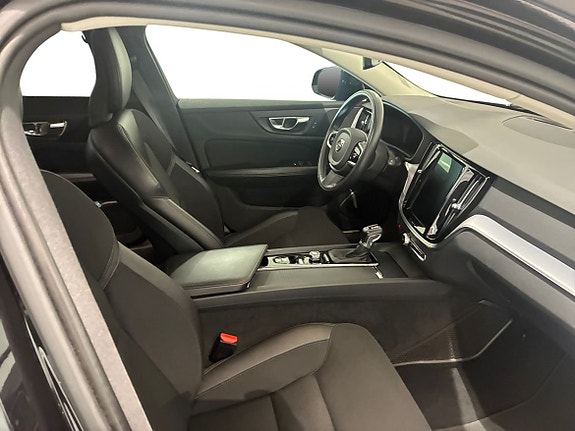 Volvo V60 Cross Country 4 of 13