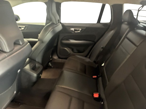 Volvo V60 Cross Country 6 of 13