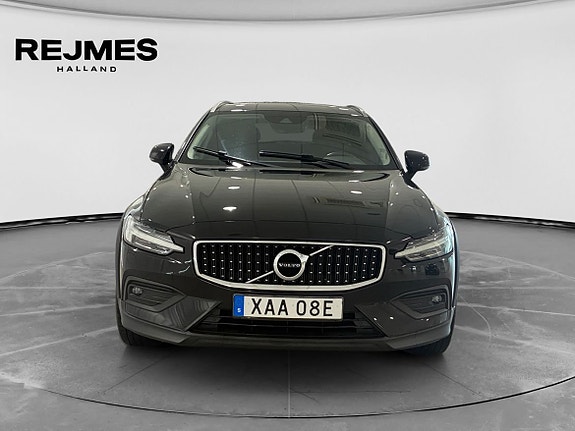 Volvo V60 Cross Country 8 of 13