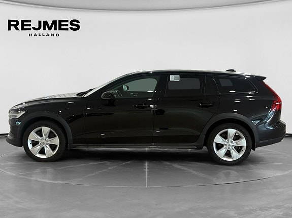 Volvo V60 Cross Country 3 of 13