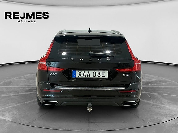 Volvo V60 Cross Country 7 of 13